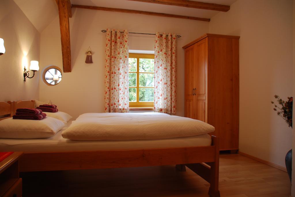 Farm Stay Rotovnik - Plesnik スロヴェニ・グラデツ 部屋 写真